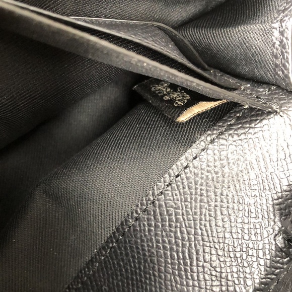 Black Coach Crossbody Purse— VERY NICE - Picture 11 of 12